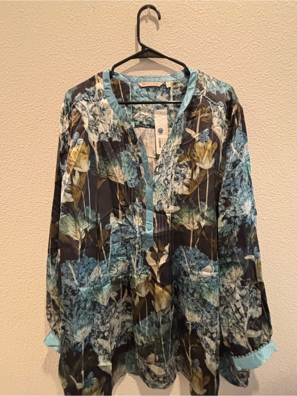 Soft Surroundings Blue Floral Lightweight Button-Front Blouse 100 silk